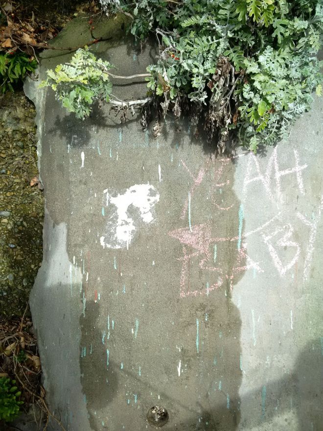 Invader tile removed from Madeira Drive green wall