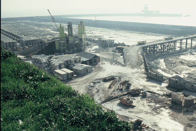 qs2011-lwhitcomb156_2